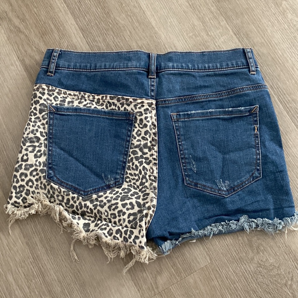 High rise cheetah print Denim short
